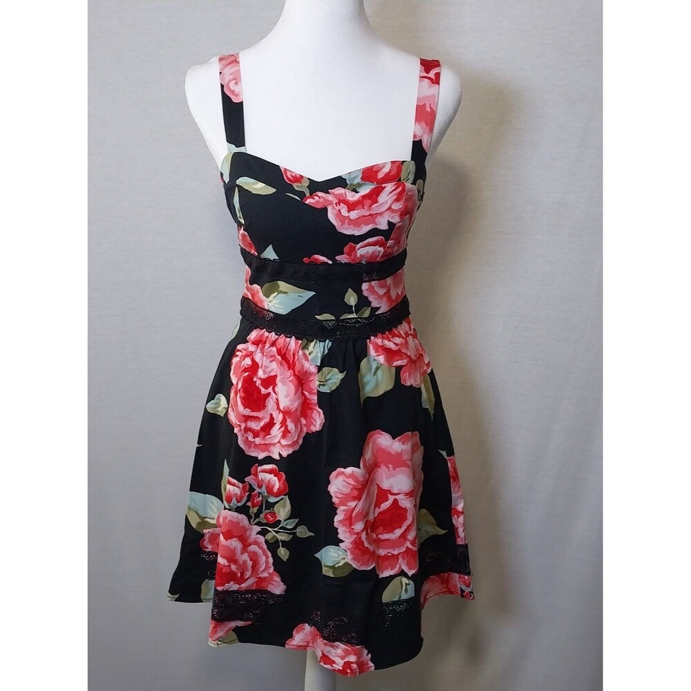 B. Smart Women Floral Mini Dress Size 4 Sweetheart Neck Lace Accent Rose Print